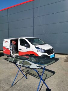 Pare-brise remplacé pour une camionnette.